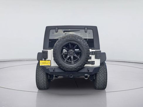 Used 2017 Jeep Wrangler Unlimited Rubicon w/ Connectivity Group AWD/4WD image 7
