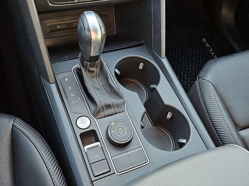 Used 2022 Volkswagen Atlas Cross Sport SE image 13