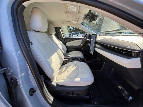 Used 2025 Ford Mustang Mach-E Premium RWD image 44