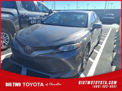 Used 2020 Toyota Camry LE image 1