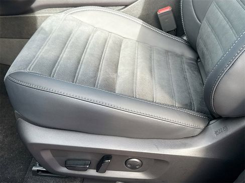 New 2025 Mitsubishi Outlander SE image 20