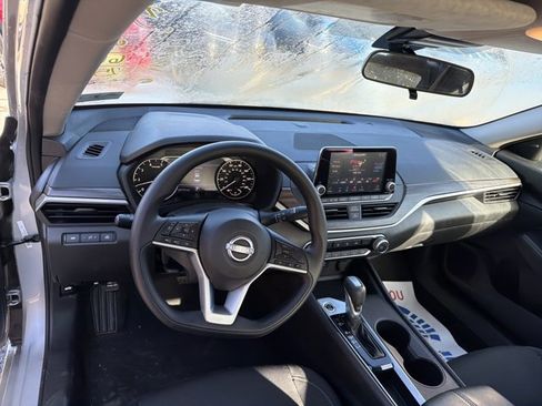Used 2025 Nissan Altima 2.5 SV image 13