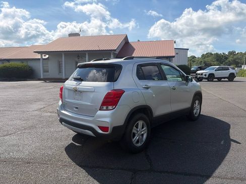 Used 2017 Chevrolet Trax LT w/ LT Convenience Package AWD/4WD image 10