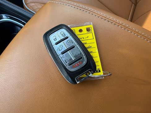 Used 2022 Chrysler Pacifica Pinnacle image 37