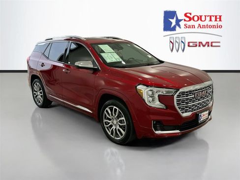 Used 2024 GMC Terrain Denali w/ Denali Premium Package AWD/4WD image 1