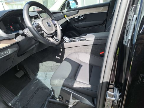 New 2025 Volvo XC90 T8 Plus w/ Protection Package Premier image 6