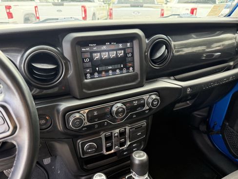 Used 2022 Jeep Wrangler Unlimited Sport AWD/4WD image 20