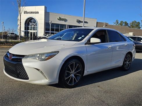 Used 2015 Toyota Camry XSE image 4
