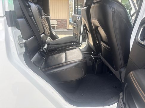 Used 2021 Jeep Gladiator Overland image 27