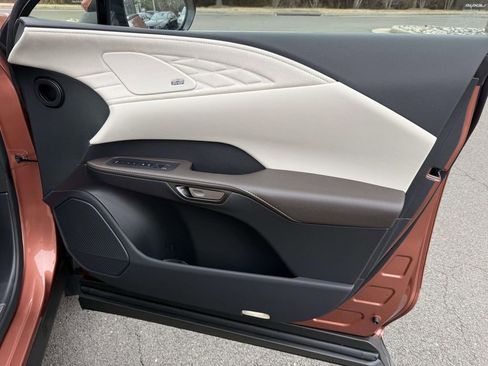 Used 2025 Lexus RX 450h Luxury w/ Convenience Package image 16