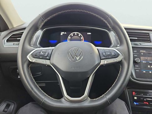 Used 2022 Volkswagen Tiguan SE w/ Panoramic Sunroof Package image 29