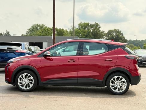 Used 2022 Chevrolet Bolt EUV LT w/ Comfort Package FWD image 36
