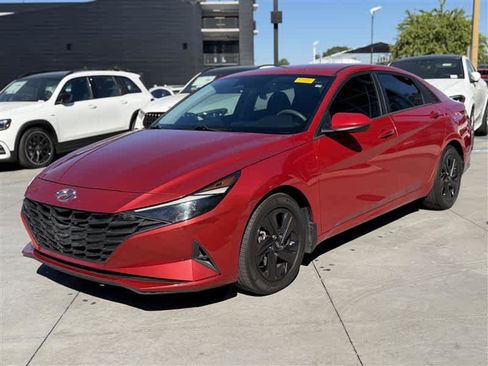 Used 2023 Hyundai Elantra SEL image 2