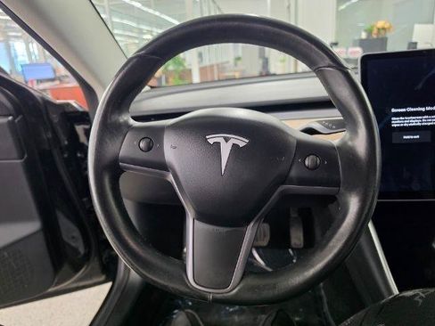 Used 2019 Tesla Model 3 Mid Range RWD image 11