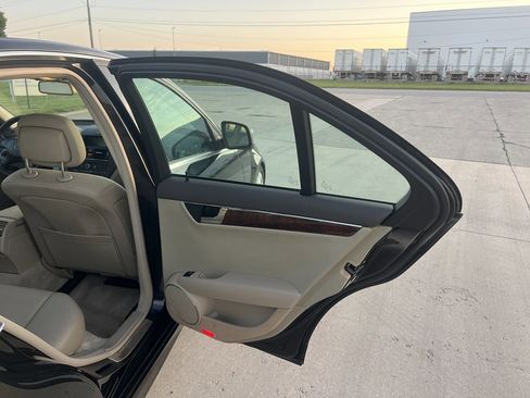 Used 2009 Mercedes-Benz C 300 4MATIC Sedan image 12