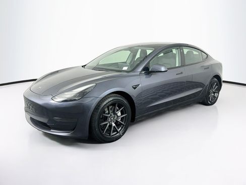 Used 2023 Tesla Model 3 Standard Range RWD image 3