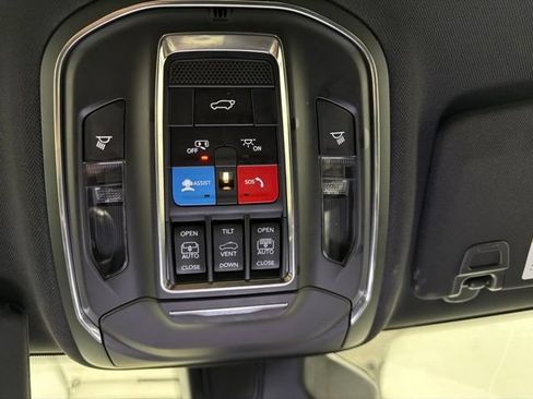 Used 2024 Jeep Grand Cherokee Limited w/ Luxury Tech Group II AWD/4WD image 23
