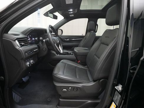 Used 2022 GMC Yukon XL Denali image 7