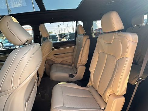 Used 2024 Jeep Grand Cherokee L Limited w/ Luxury Tech Group II AWD/4WD image 25