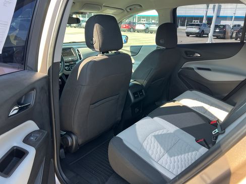 Used 2019 Chevrolet Equinox LS FWD image 10