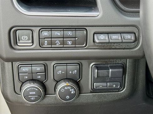 Used 2024 Chevrolet Suburban High Country image 7