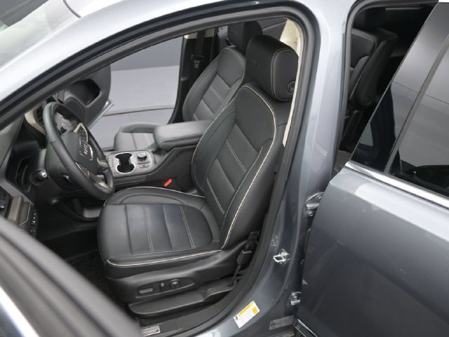 Used 2022 GMC Acadia Denali w/ Denali Ultimate Package AWD/4WD image 11