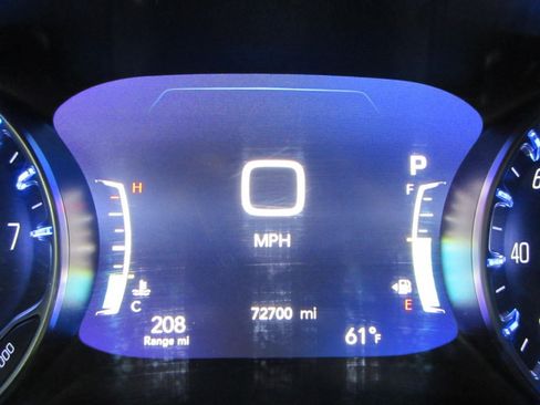 Used 2023 Chrysler Pacifica Touring-L FWD image 28