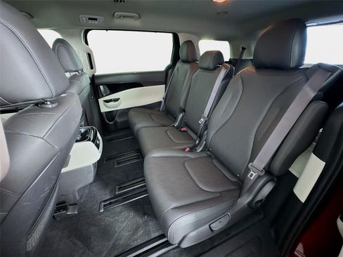 Certified 2024 Kia Carnival EX FWD image 22