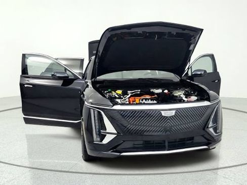 Used 2025 Cadillac Lyriq Luxury AWD/4WD image 12