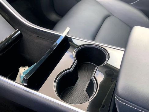 Used 2021 Tesla Model Y Long Range image 15