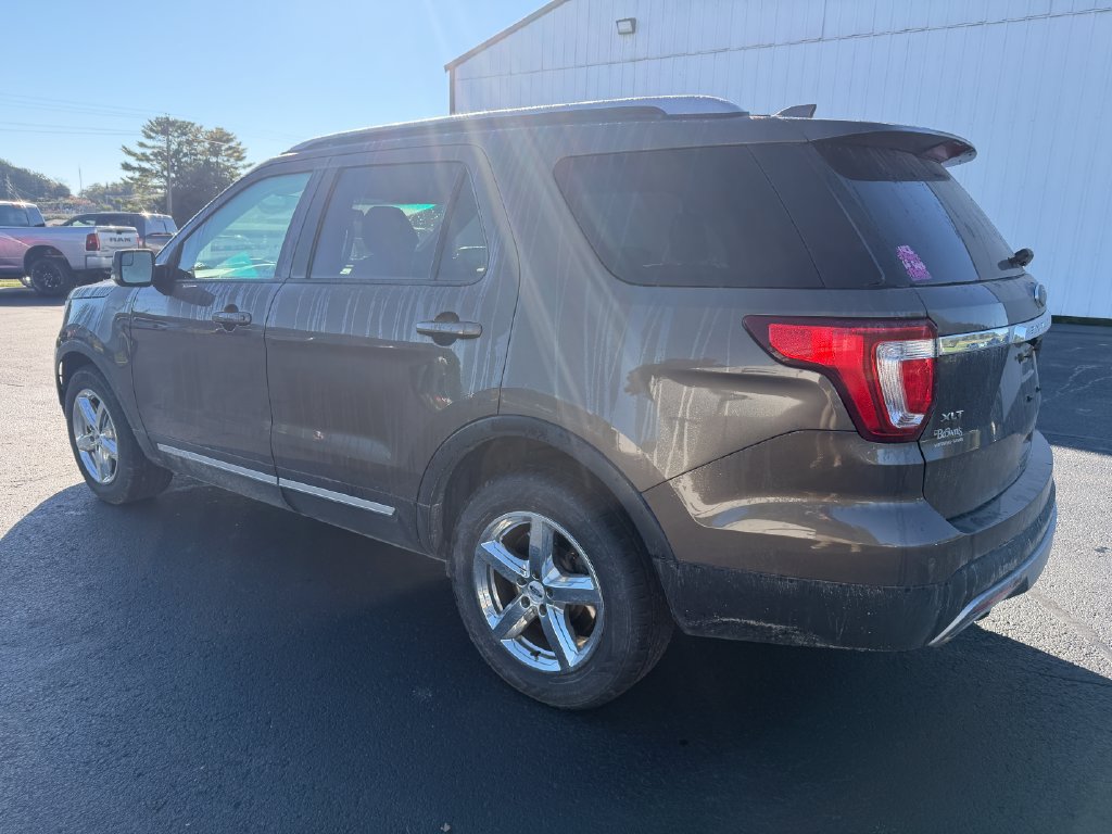 Used 2016 Ford Explorer XLT AWD/4WD image 4