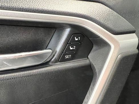 Used 2021 Toyota RAV4 XLE Premium image 31