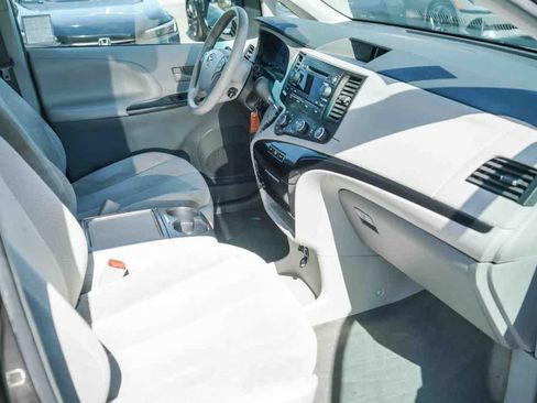 Used 2012 Toyota Sienna LE w/ Towing Pkg FWD image 15