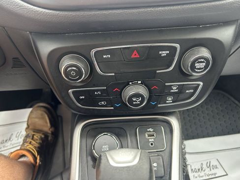 Used 2018 Jeep Compass Latitude w/ Popular Equipment Group AWD/4WD image 24