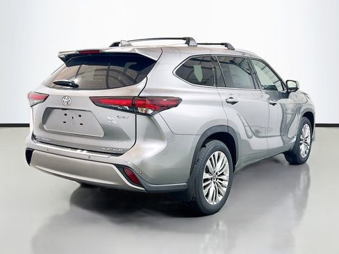 New 2026 Toyota Highlander Platinum image 4