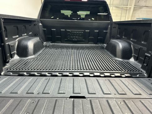 Used 2025 GMC Sierra 1500 SLT AWD/4WD image 4