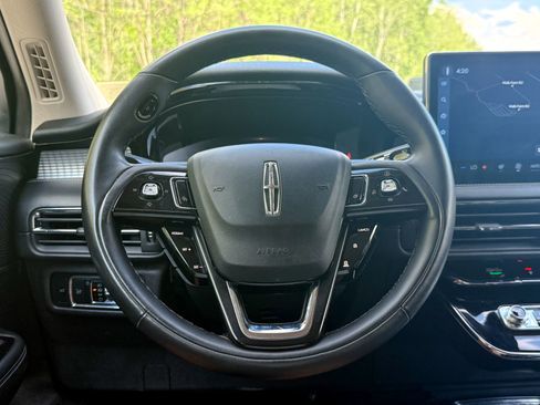 Used 2023 Lincoln Corsair AWD w/ Equipment Group 101A image 35