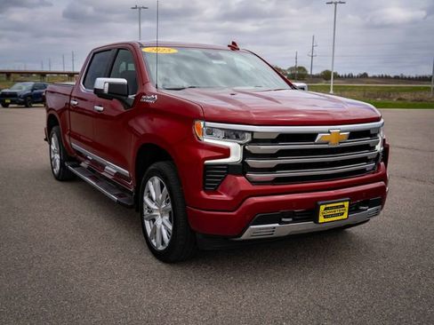 Used 2025 Chevrolet Silverado 1500 High Country w/ High Country Premium Package AWD/4WD image 3