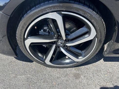 Used 2018 Honda Accord Sport image 7