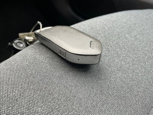 Used 2025 Kia K4 LXS image 23