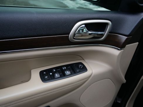 Used 2017 Jeep Grand Cherokee Limited w/ Luxury Group II image 20