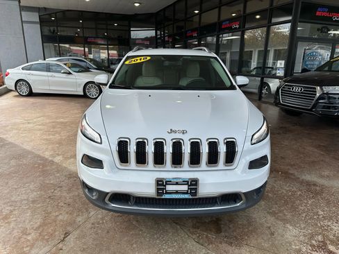 Used 2018 Jeep Cherokee Limited image 2