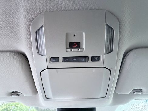 Used 2025 Toyota Highlander LE FWD image 16