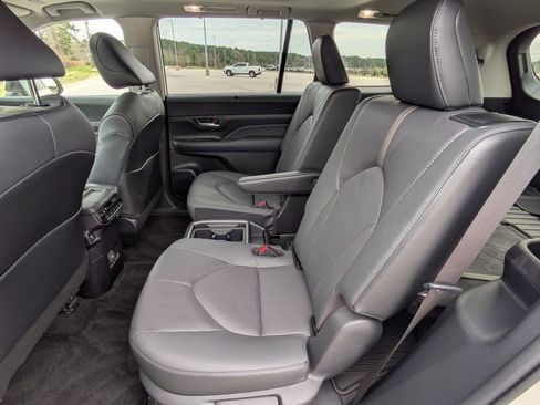 Used 2024 Toyota Grand Highlander Platinum image 24