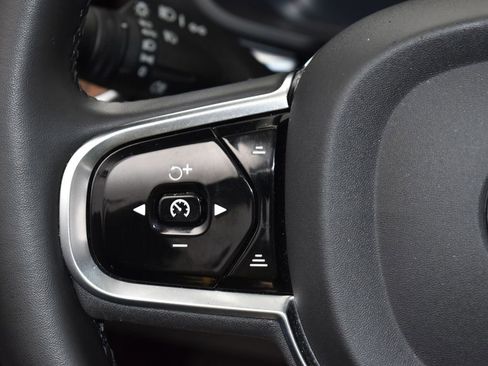 Used 2024 Volvo XC60 B5 Plus image 21