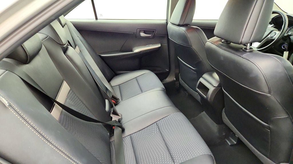 Used 2014 Toyota Camry SE FWD image 21