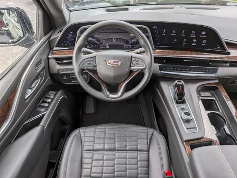Certified 2022 Cadillac Escalade Premium Luxury Platinum w/ Heavy-Duty Trailer Package AWD/4WD image 15