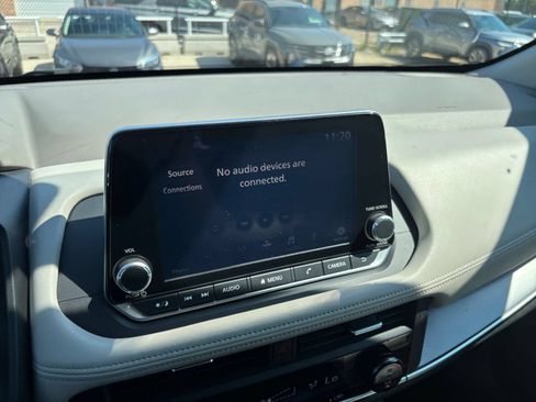 Used 2025 Nissan Rogue SV AWD/4WD image 19