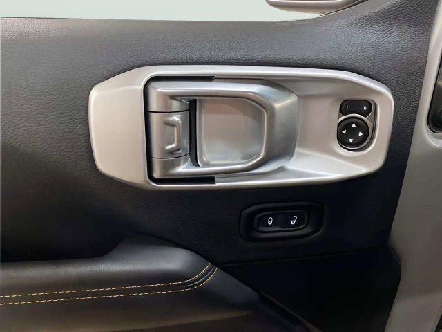 Used 2024 Jeep Wrangler Unlimited Sahara w/ Safety Group AWD/4WD image 27