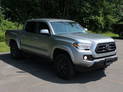 Used 2023 Toyota Tacoma SR5 AWD/4WD image 3